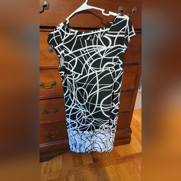 Madison Leigh Black and White dress - Picture 1 of 3